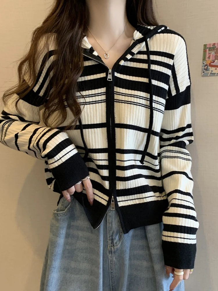 

Вязаный открытый кардиган в полоску с капюшоном больших размеров, женский весенне-осенний свободный утягивающий кардиган с двойной молнией ort Sve Long irt
