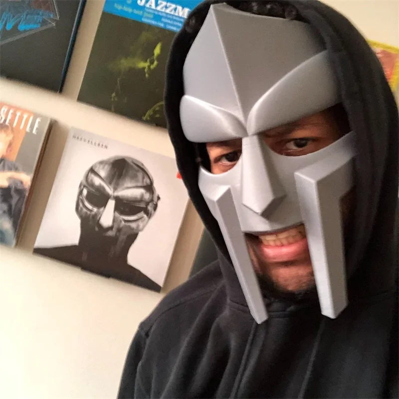 

Маска для косплея MF Doom для взрослых, в стиле хип-хоп, рэп, панк, полнолицевая маска-шлем для мужчин и женщин, реквизит для вечеринок, Хэллоуина, выступлений и шоу.