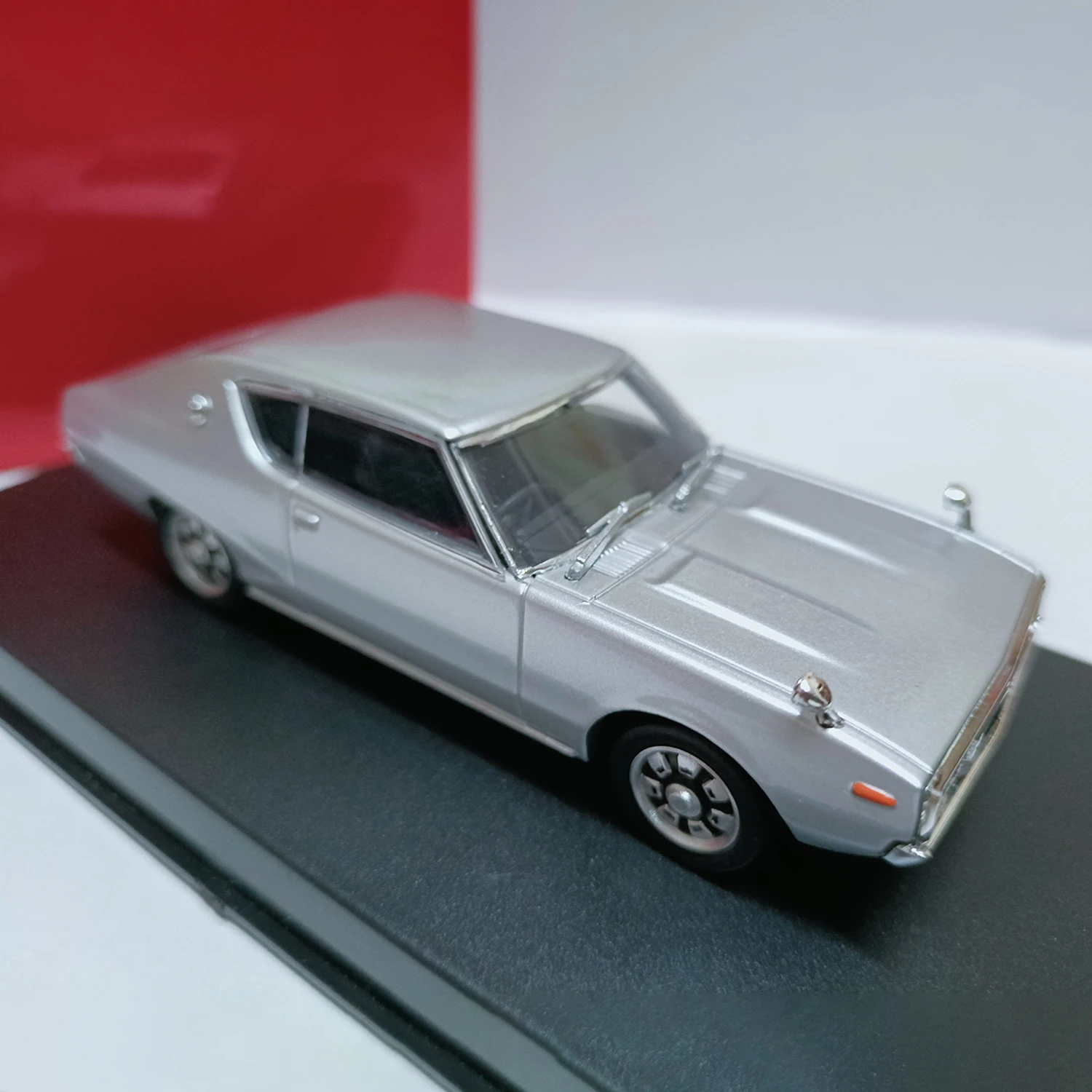 DISM 1:43 مقياس دييكاست سبيكة فضي نيسان 2000GT KGC110 لعب السيارات نموذج الكلاسيكية الحنين الكبار هدية تذكارية عرض ثابت