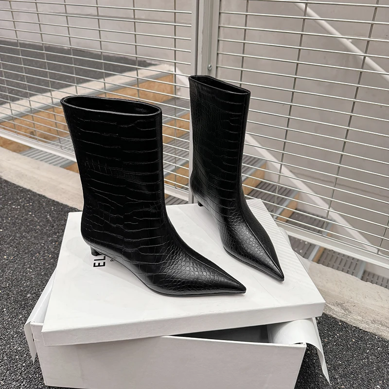 Arden Furtado Crocodile Grain Cowhide Kitten Heel Modern Boots Pointed Toe Middle Heel Slip-On Short Boots Women's Boots