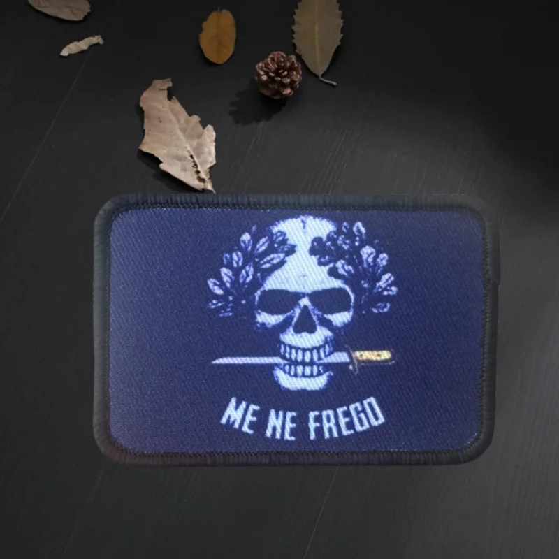 Me Ne Frego Parche Táctico Calavera Velcro para Mochila Militar - imagen 3