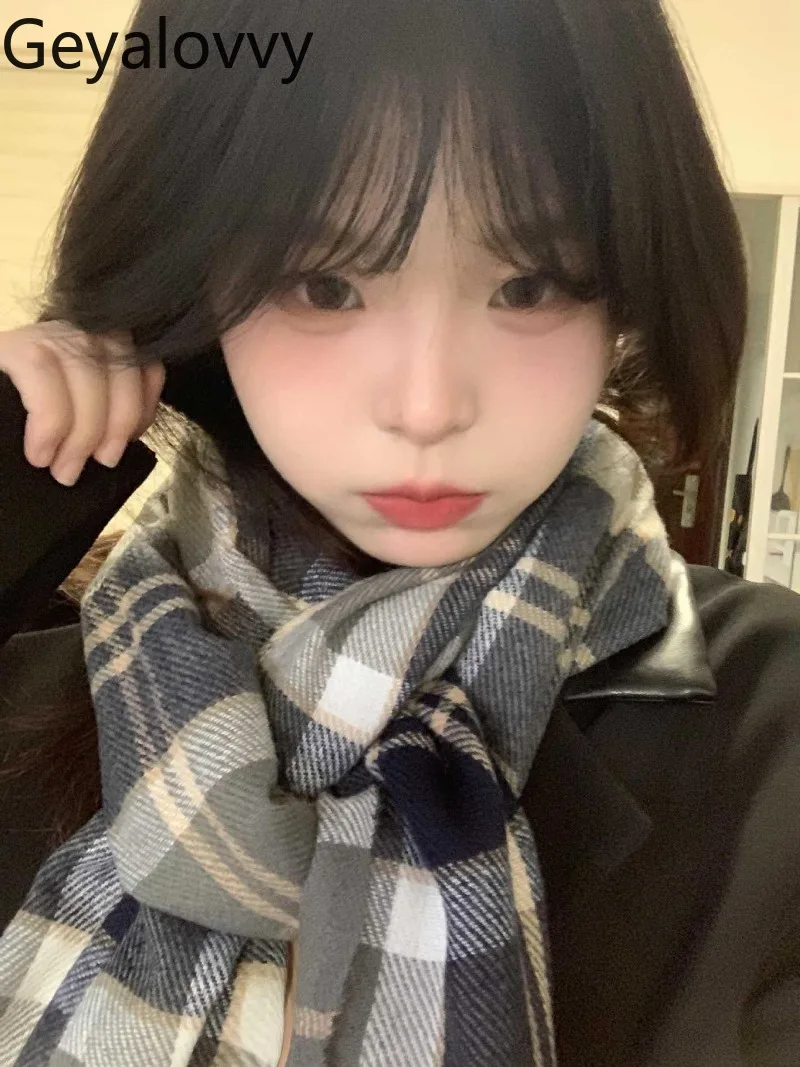Sciarpa per le donne Inverno 2025 Nuove sciarpe scozzesi giapponesi JK Coppia imitazione cashmere Caldo studente Dolce versatile Scaldacollo
