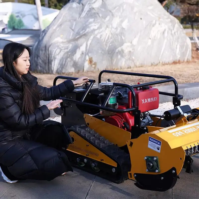 

Customized-This hillside lawn mower, designed to meet the CE Euro 5 standard, is an efficient tracked flail mower