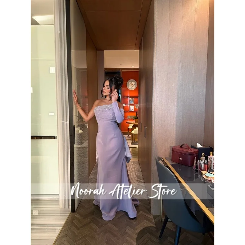 ชุดราตรีแบบไม่มีสายแบบโมเดิร์นที่ออกแบบได้ตามต้องการ ชุดเดรสงานพรอมผ้าเจอร์ซีย์ประดับคริสตัลสุดหรูหรา พร้อมชายกระโปรงยาวแบบพิเศษสำหรับโอกาสพิเศษ