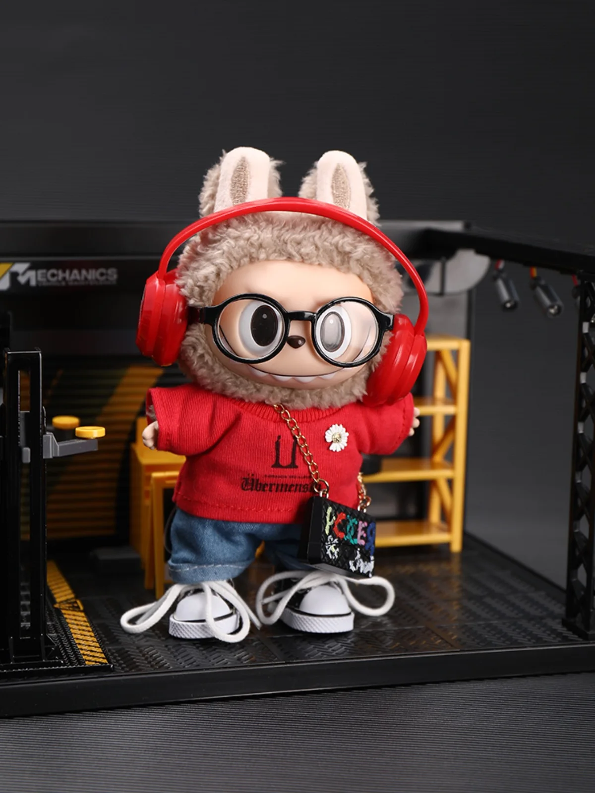 

100% подлинная красная футболка GD Quan Zhilong для виниловой куклы Labubu, слепая коробка, стоячая одежда, модный комплект коллекции