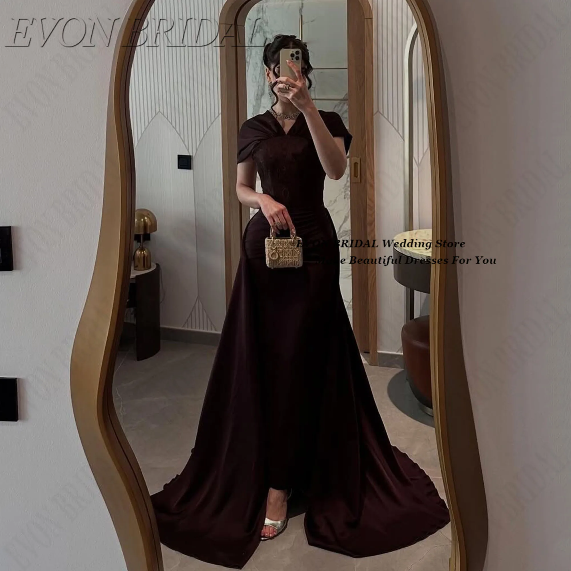 ชุดราตรีทรงเมอร์เมดจับจีบหรูหรา คอวี ผ้าลูกไม้ เรียบง่าย  ชุดราตรีสั่งตัดได้จาก EVON BRIDAL ชุดออกงานอย่างเป็นทางการ