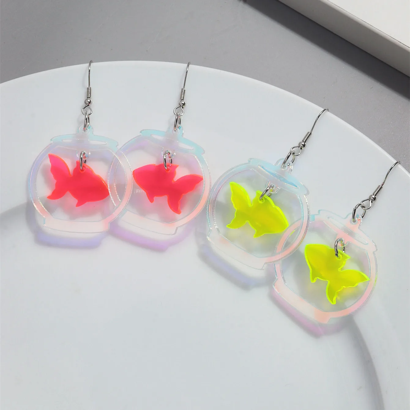 Cute Transparent Goldfish Bowl Acrylic Drop Earrings for Women New Iridescent Funny Cartoon Fish Dangle Earring Jewelry Gifts