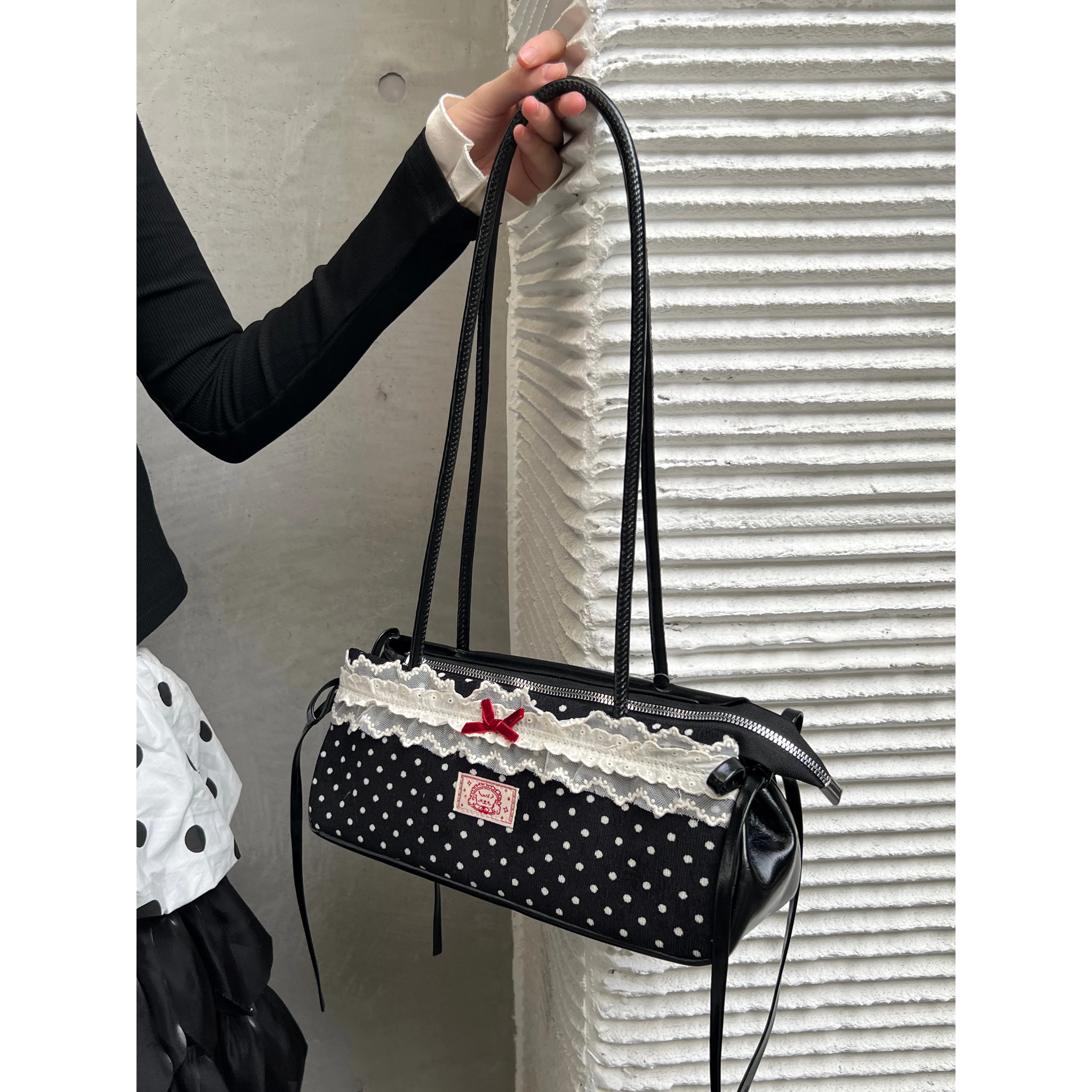 

Korean Style Polka Dot Lace Niche Versatile Ladies' One Shoulder Japanese Style Sen Women's Armpit Hand-held Commuting Wand Bag