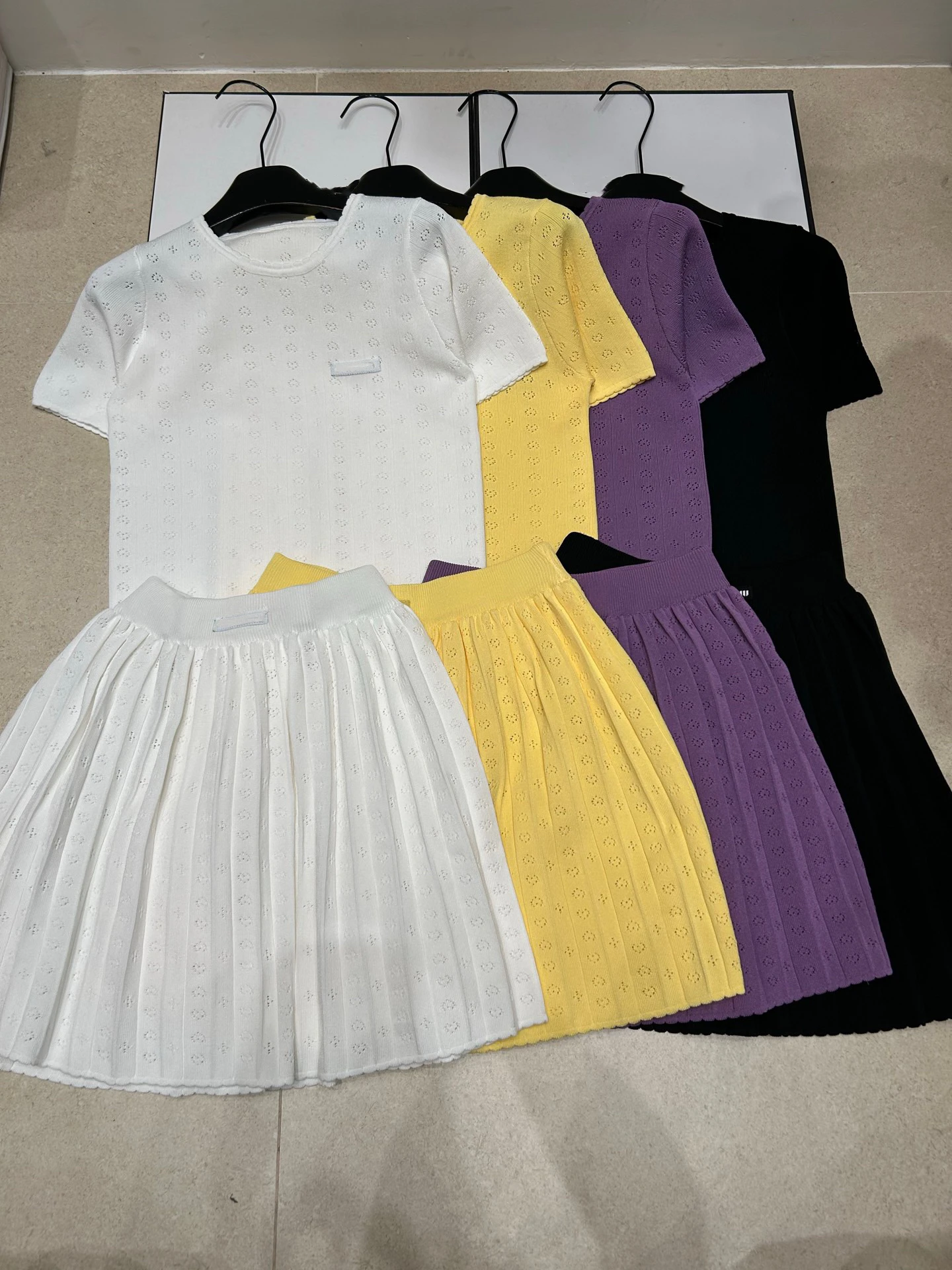 

VIBE Brand Sweet Style Hollow out Knitted Top Skirt Set Women's Elegant Slimming Two-Piece Suit Spring Summer Collection