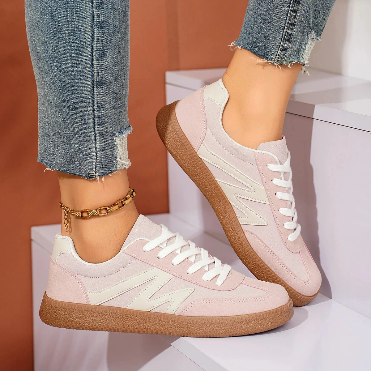 نساء أحذية رياضية موضة جديدة جولة تو أحذية الدانتيل عادية للنساء المرقعة الرجعية في الهواء الطلق أحذية رياضية مسطحة النساء Zapatos De Mujer