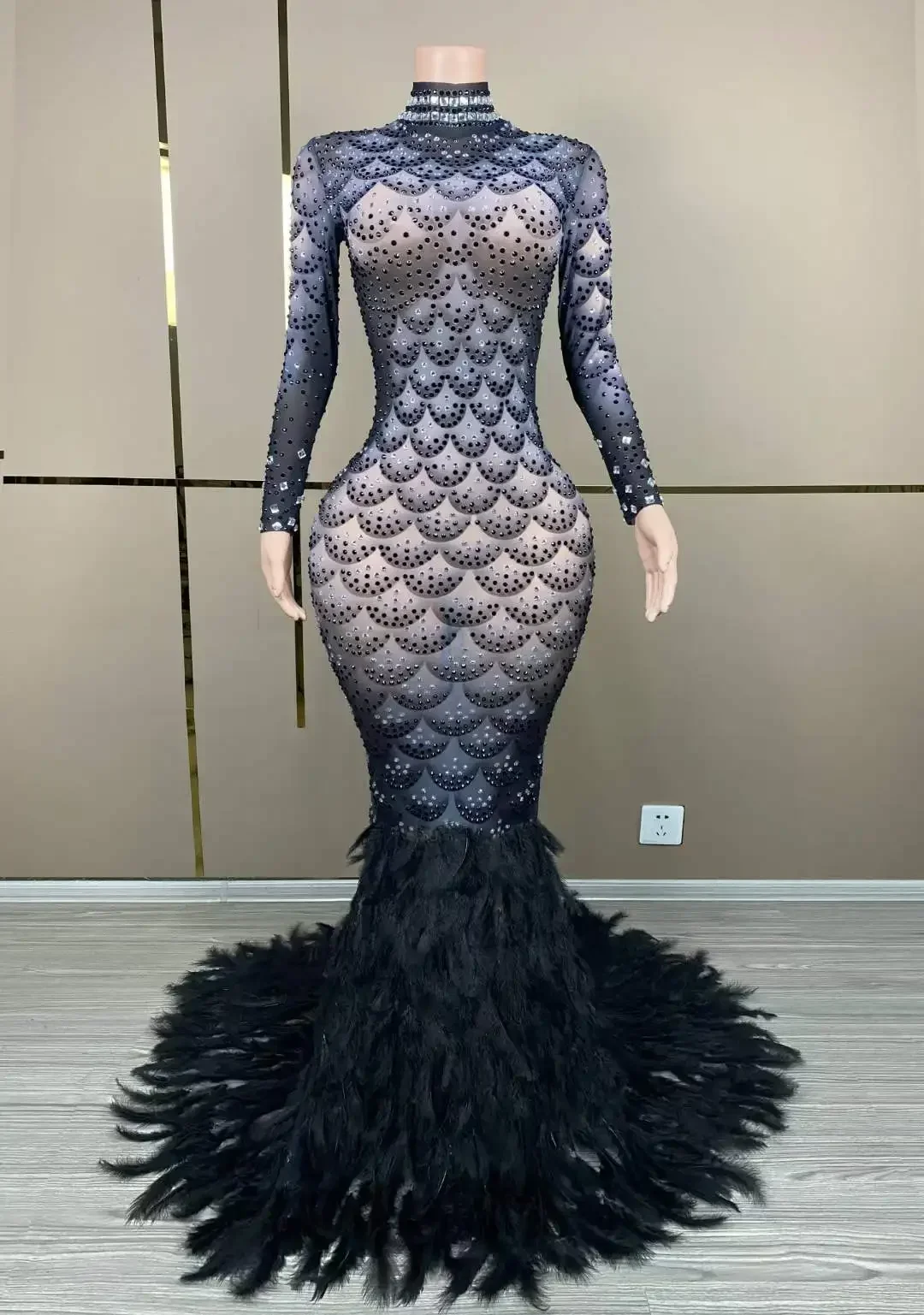 Vestido de Reina de cumpleaños con diamantes de imitación y plumas negras para mujer, traje de Drag Queen con patrón de escamas de pescado de manga larga