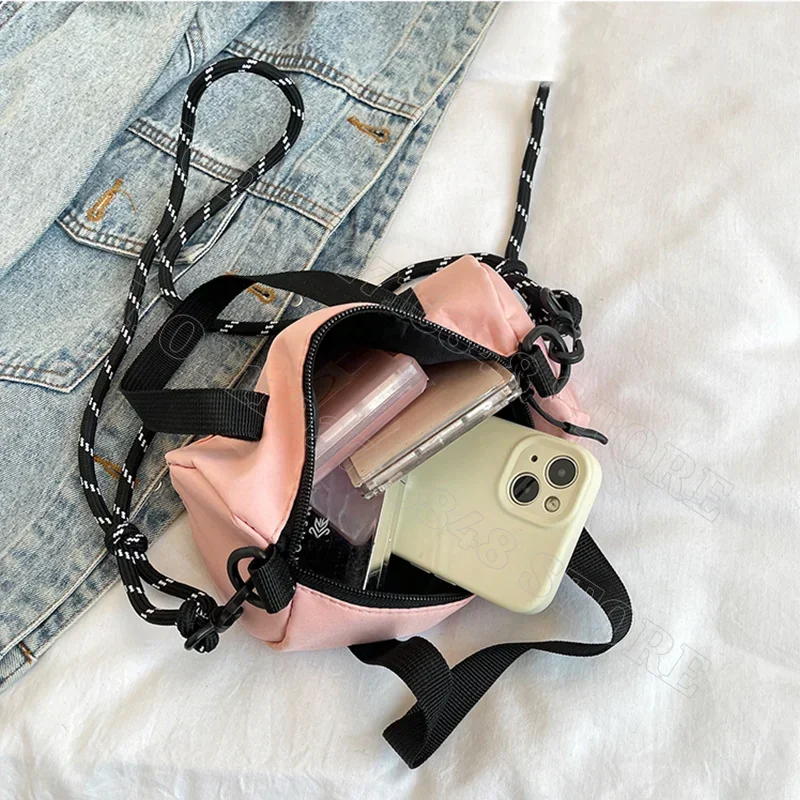 Snoopy Women Handbags Cute Shoulder Bag Cartoon Anime Graphic Print Portable Crossbody Bag Fashion Handbag Birthday Party Gifts