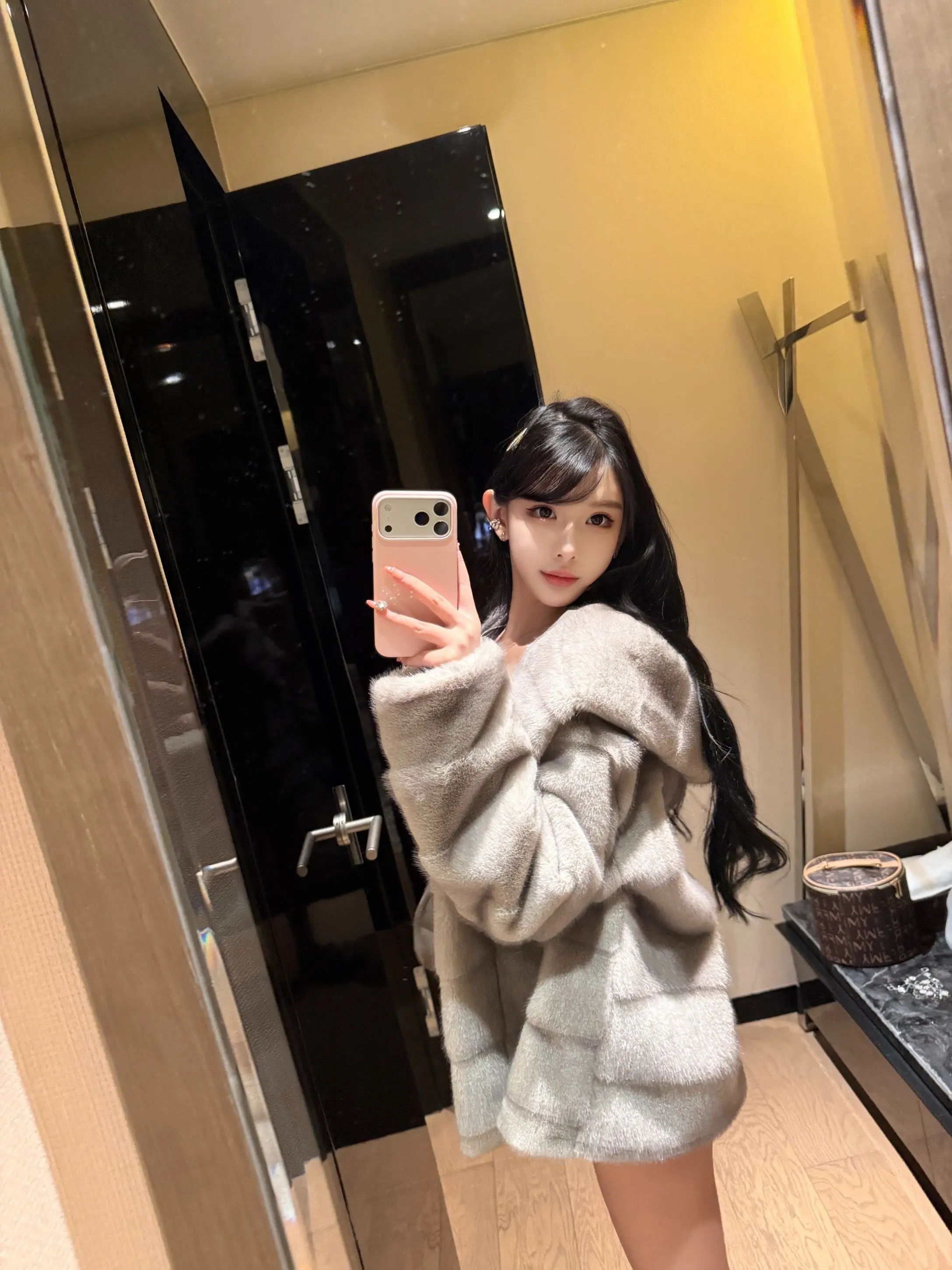 Chen Yinduo Winter New Style Thick Korean High-End Women's Fur Coat with Hood Long Sleeve Elegant Fashion Daily Wear Outerwear