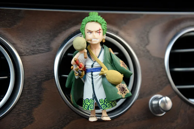 Jednoczęściowy samochód odświeżacz montowany na kratce nawiewu na klips perfum małpa D Luffy Wano Country Zoro figurki wisiorek do samochodu akcesoria Nami Chopper zabawki