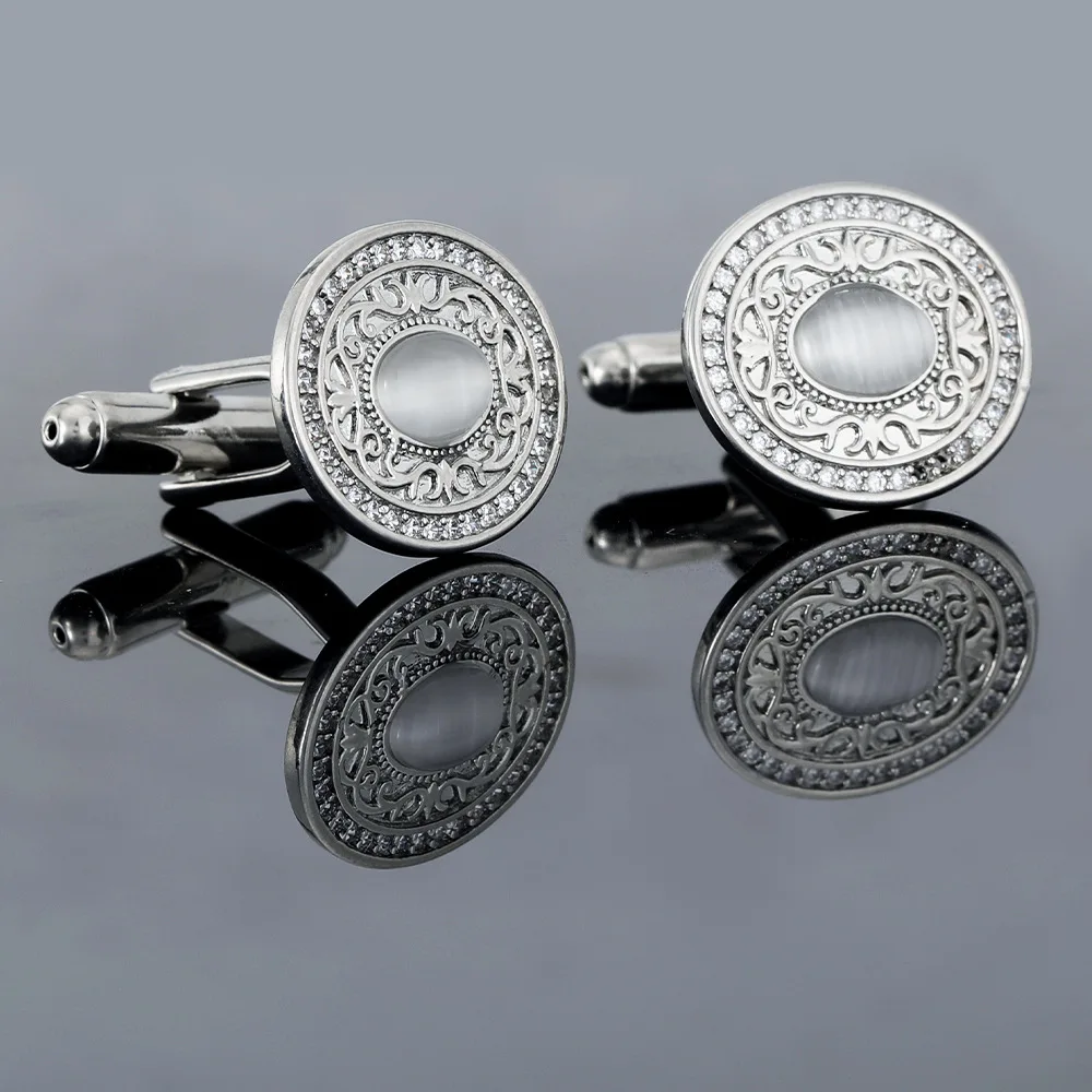 A Pair European American Style New Fashion Floral Design Copper Cufflinks for Men Women Creative Embellished