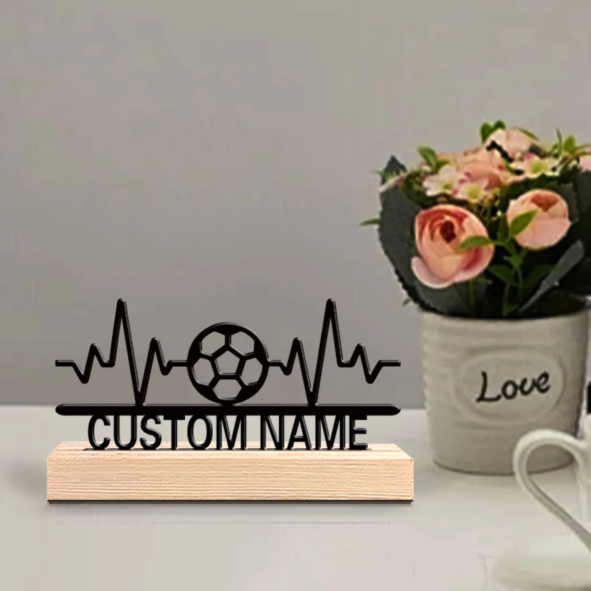 1 pièce Statue en métal simple ECG Football avec texte personnalisable, base en bois, sculpture en métal avec base en bois, pour table de chambre