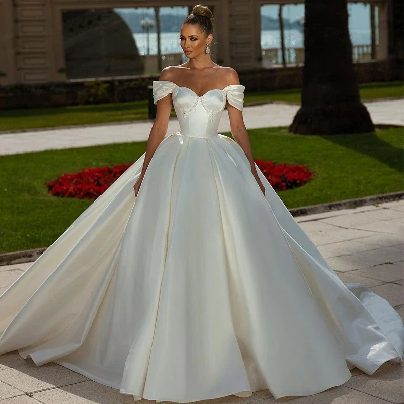 Abiti da sposa in raso arabo con spalle scoperte da donna sexy di lusso Gonna a trapezio Sweeping Train Cravatta posteriore Abiti da sposa personalizzati 2024