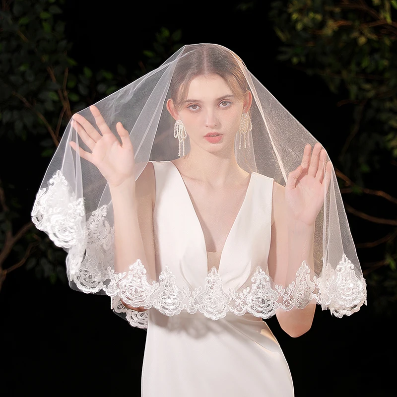 White elegant bridal veil, waist length veil suitable for women's weddings (excluding earrings)