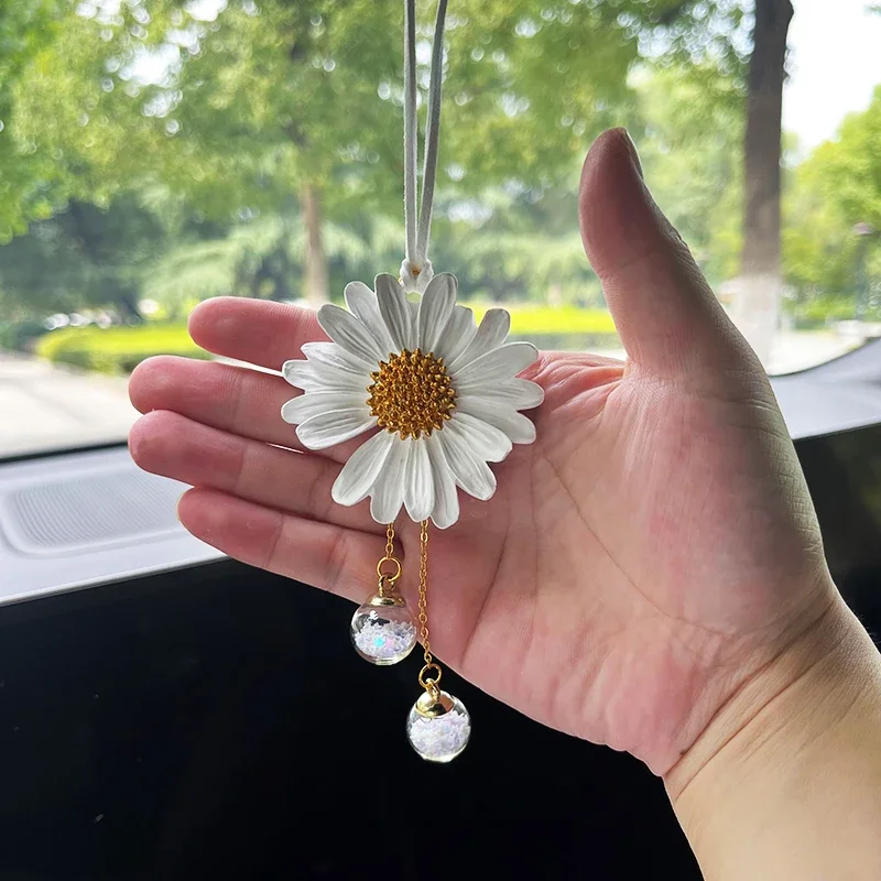 Cute Little Daisy Car Interior Decoration Plaster Fragrance Daisy Auto Rearview Mirror Pendant For Car Decoration Accessories