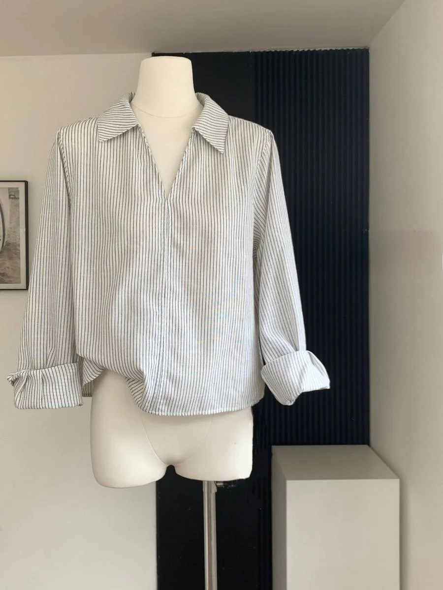 

Ladies' Casual Striped V-Neck Long Sleeve Linen Shirt Loose Fit Spring Early Lazy Style Loose Sense Turn-down Collar Top