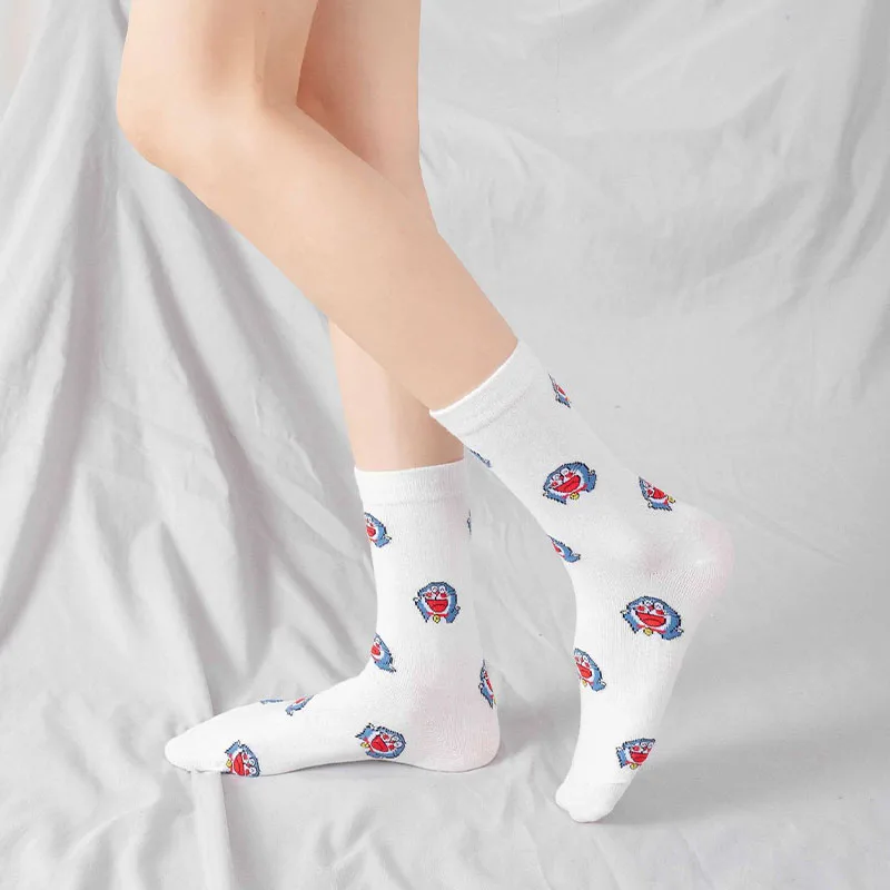 Nuovi calzini di cotone a tubo medio Kawaii Doraemon Cartoon Jacquard bella moda confortevole autunno e inverno ragazza regalo di compleanno