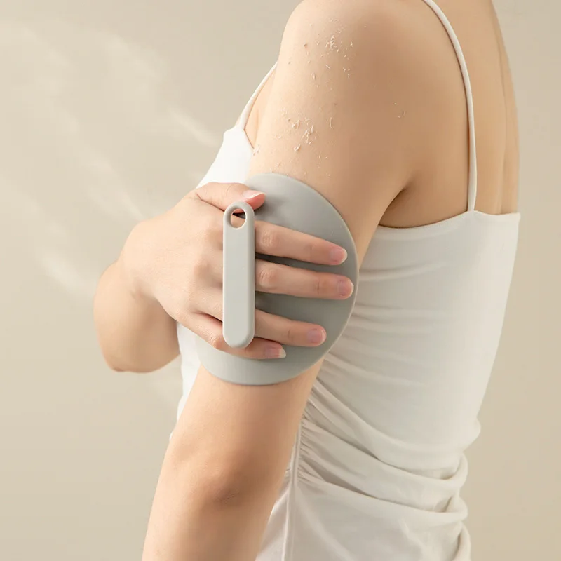 

Противоскользящая щетка для ванны с тремя пальцами, пищевой силикон, безболезненный отшелушивающий скруббер для кератина