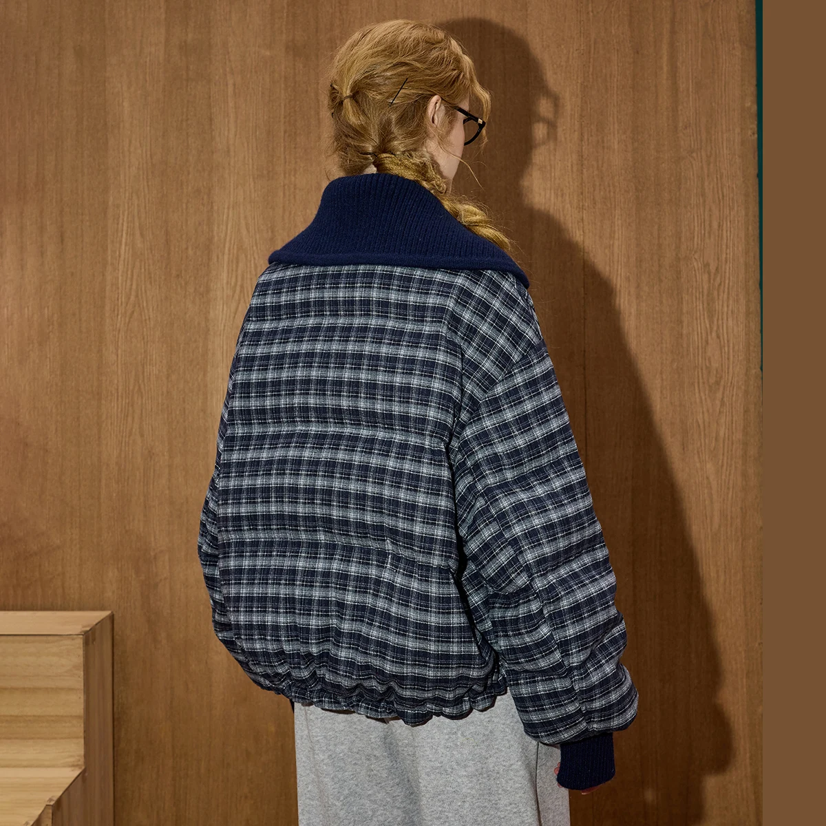 سترة نسائية شتوية لعام 2025 بياقة 90% سترة قصيرة منتفخة منقوشة مرقعة معطف دمية بلوزة تصميم سترة مبطنة كبيرة الحجم #2