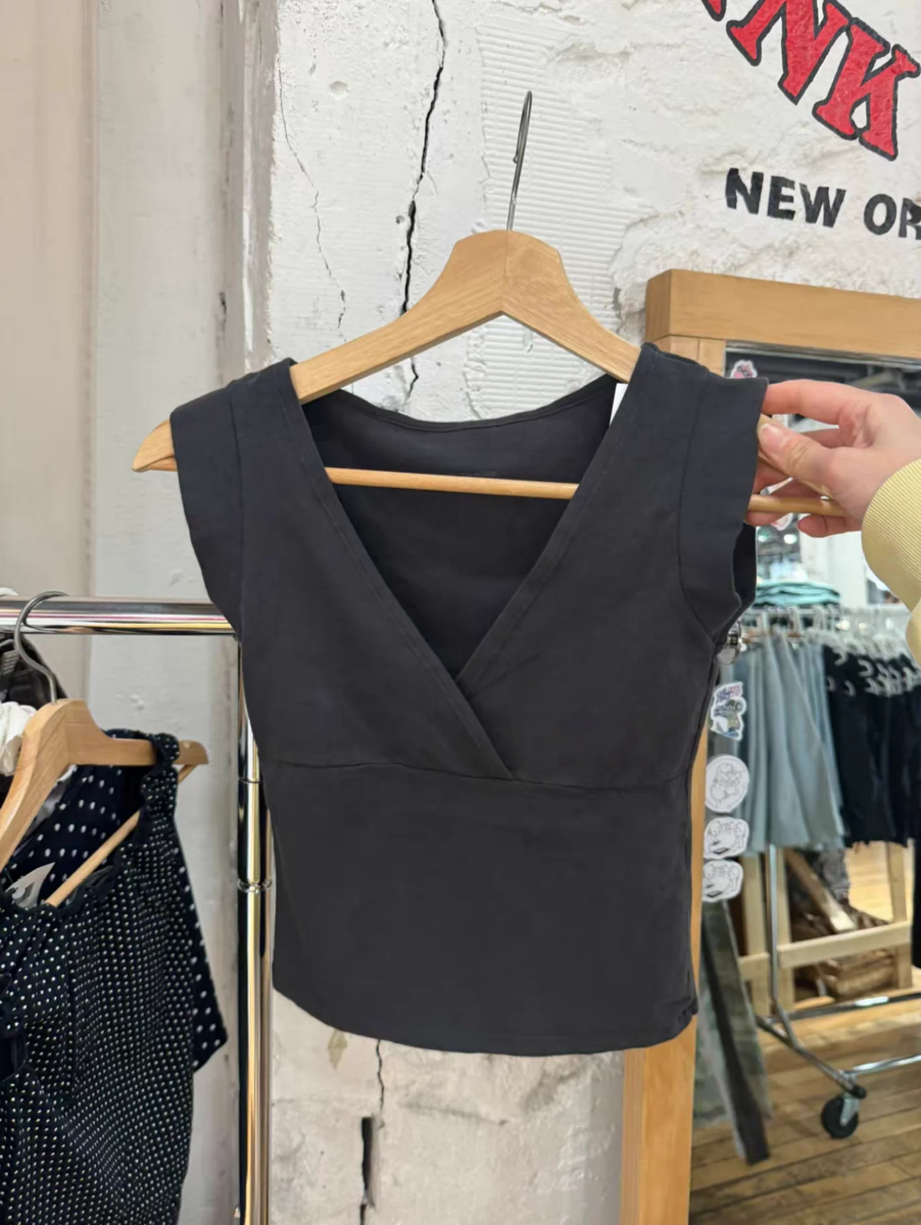 BM Official Pure Color Cross V-neck Tank Top Summer 2026 Casual Slimming Versatile Sexy Sleeveless Women's T-shirt
