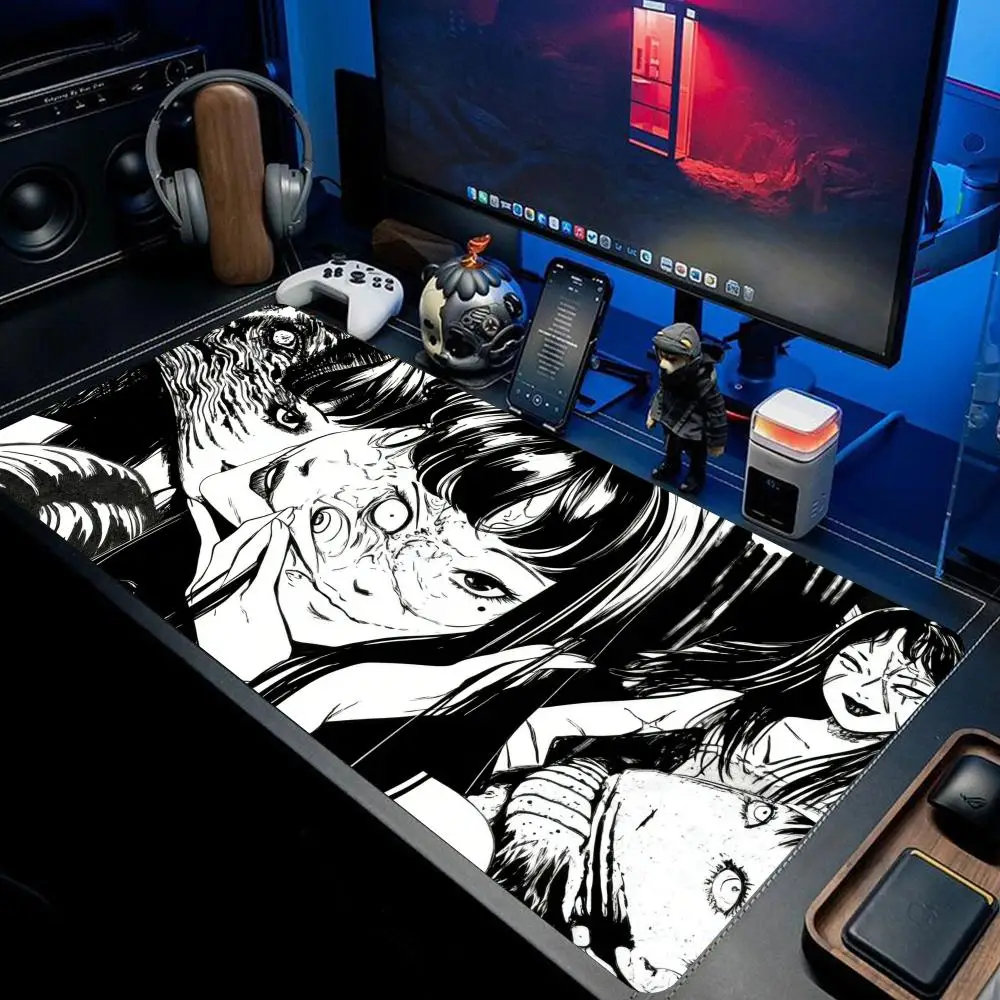 

‘HYBXXC’Black and white Mouse Pad Cute HD Desk Pad Extended Gaming Keyboard Mats Large XXL Gamer Collage Horror Anime Mousepad