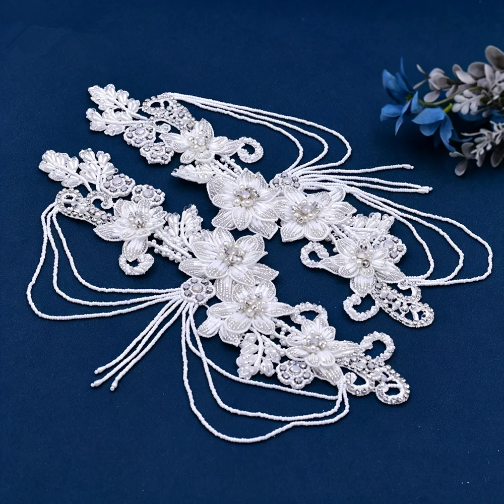 accessorio-per-abito-da-sposa-spallina-in-cristallo-strass-argento-bianco-per-spose-adatta-a-molteplici-occasioni-con-fiori-3d-e-nappe-per-feste