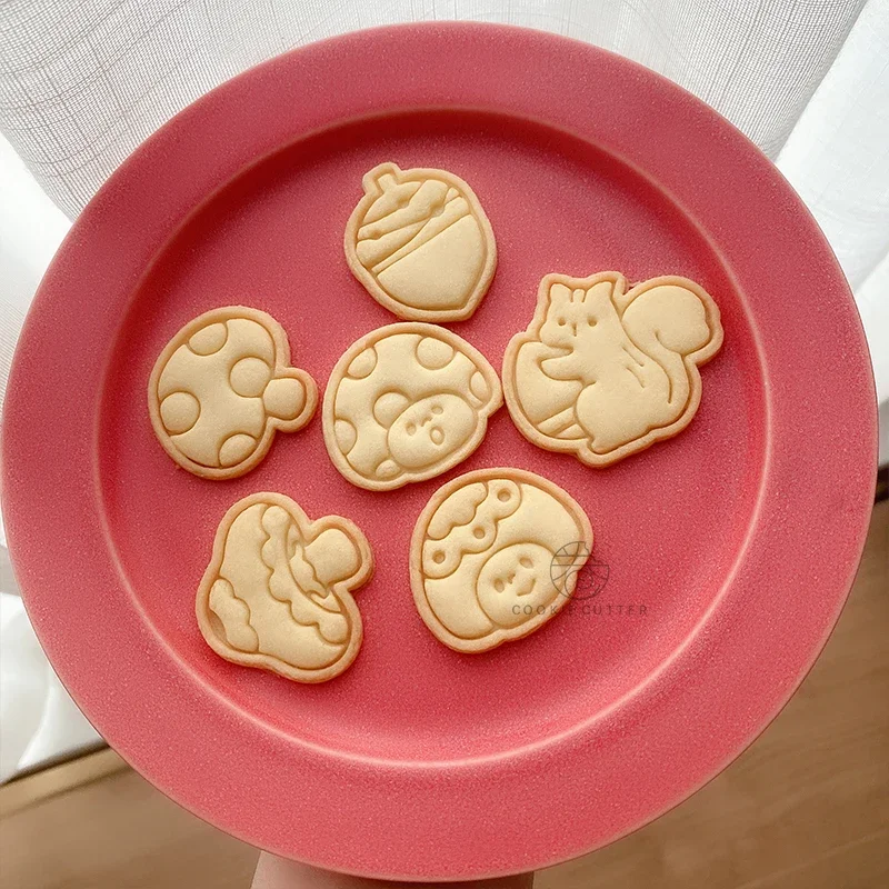 Mini Cartoon Mushroom Cookie Cutter+Stamp Pine Cone Squirrel Cookie Mold Cute Animal 3D Baking Cake Tool Fondant Biscuit Mould