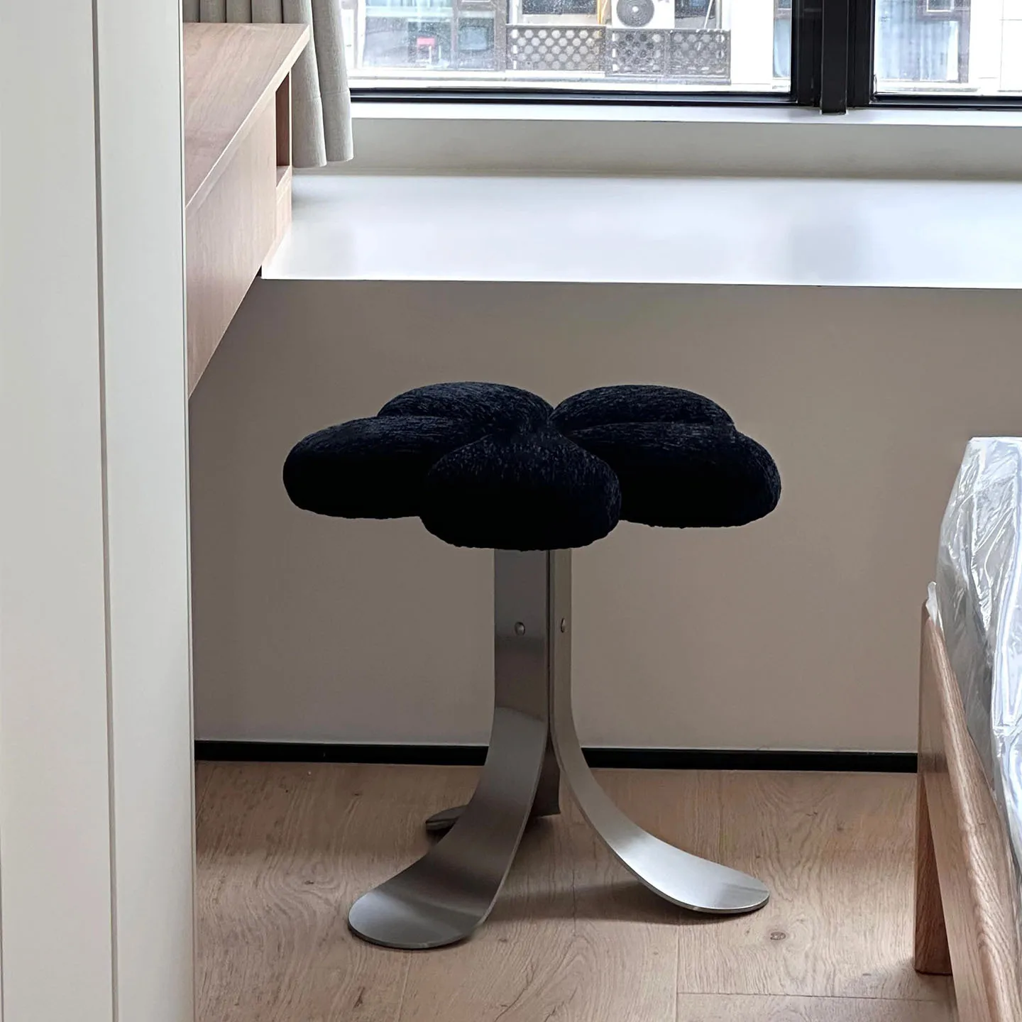 

Nordic light luxury dressing stool makeup stool cafe milk tea shop commercial bay window low stool bedroom