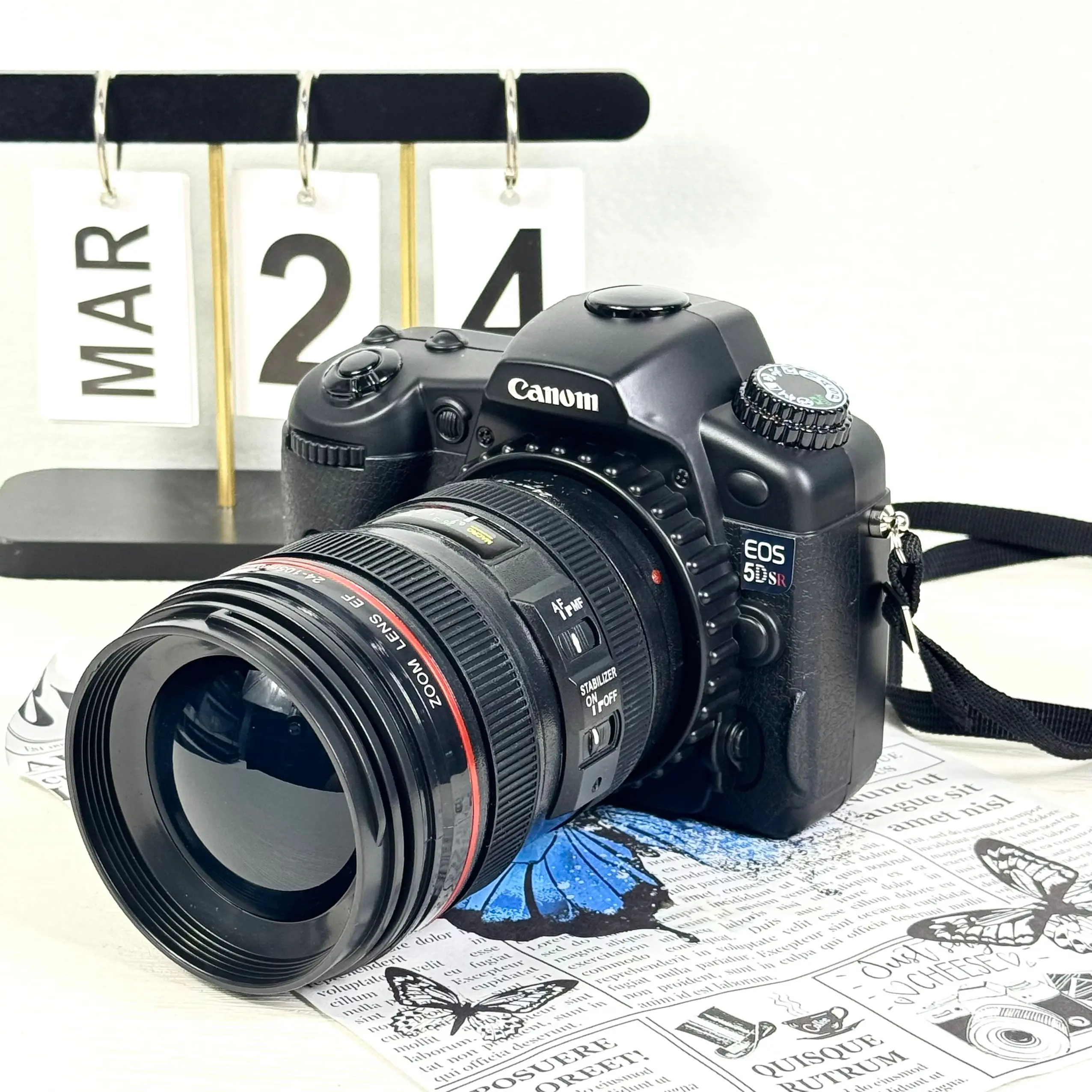 

Long lens 1:1 scale simulation DSLR camera model, suitable for wine cabinet, TV cabinet, study, living room, as an art display p