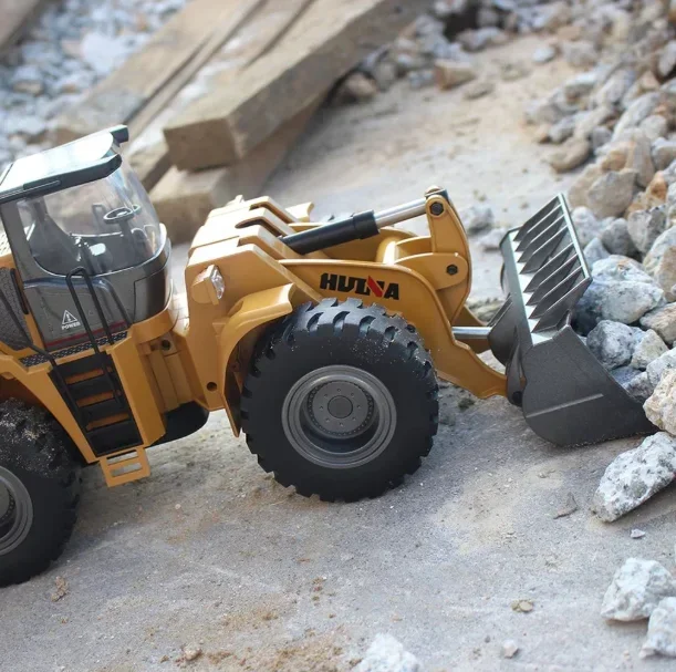 Effect remote control rechargeable car 1/14 scale 22 Channels 2.4GHz  Huina 1583  V4  big RC Bulldozer Wheel Loader