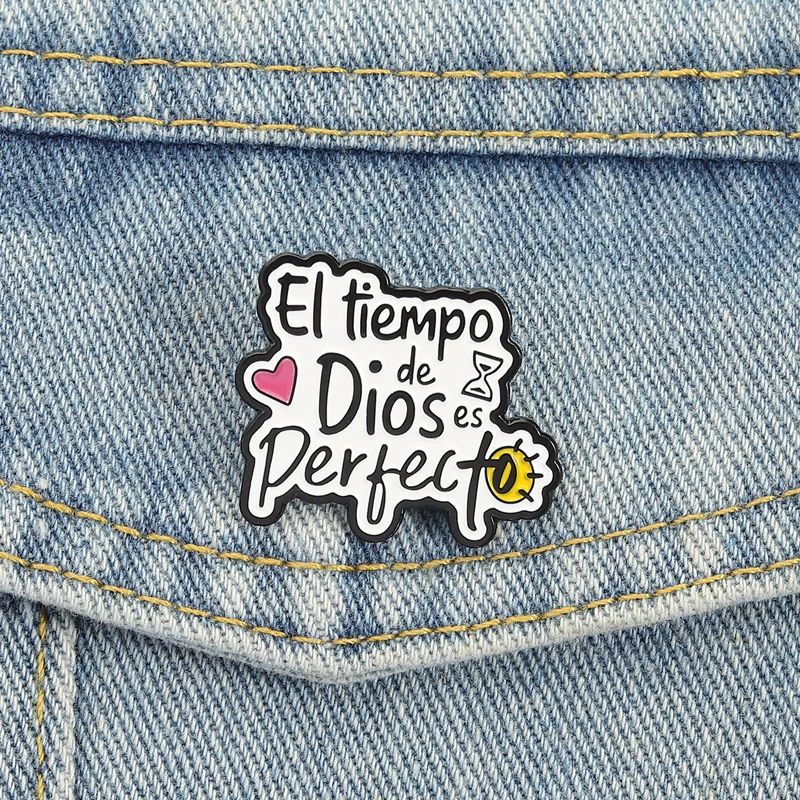 El tiempo de Dios es Perfecto Enamel Pins Spanish Brooches Lapel Badges God Jesus Faith Quotes Jewelry Gift for Friends
