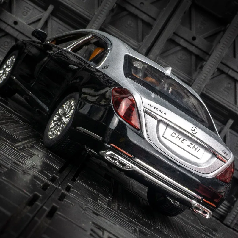 1:24 modelo de sedan de liga Mercedes Maybach S600, coleção de acessórios de carro, portas e capô do motor, porta-malas pode ser aberto