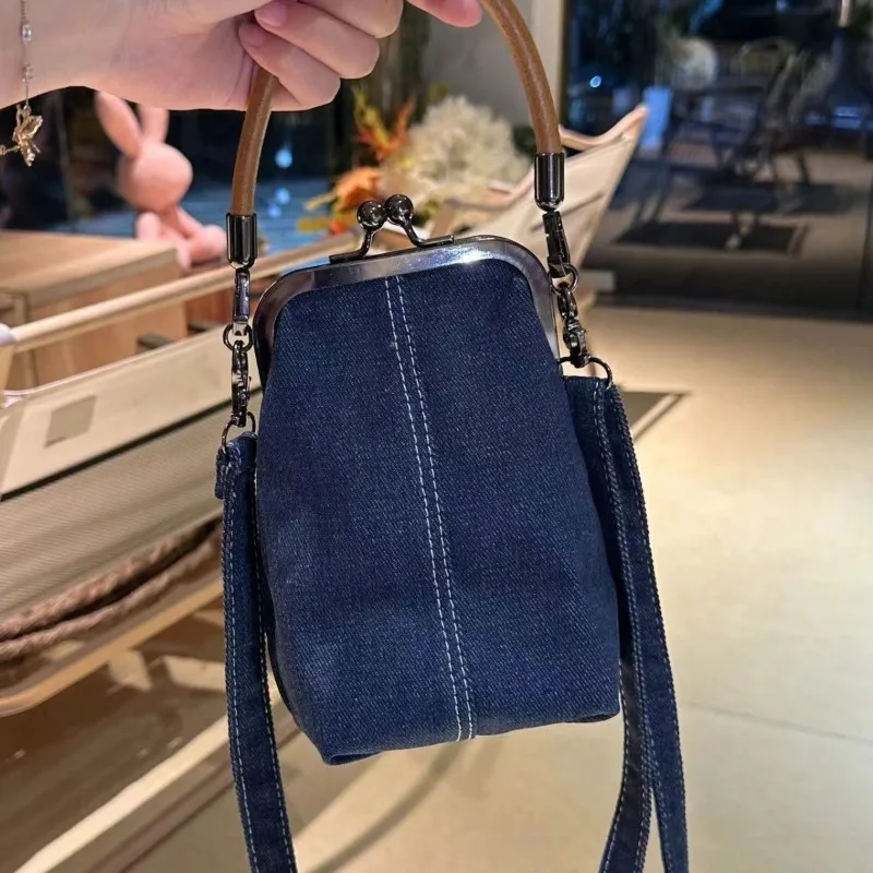 حقيبة كروس للهاتف من قماش الدنيم حقيبة يد فنية جديدة متعددة الاستخدامات للتنقل مصنوعة يدويًا حقيبة هاتف بلون سادة