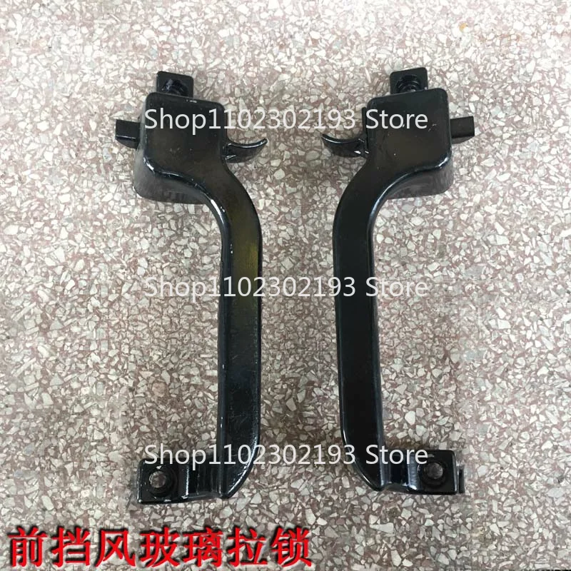 for Xinyuan 65/75 rubber-tyred excavator front windshield lock  window    handrail on the car handle