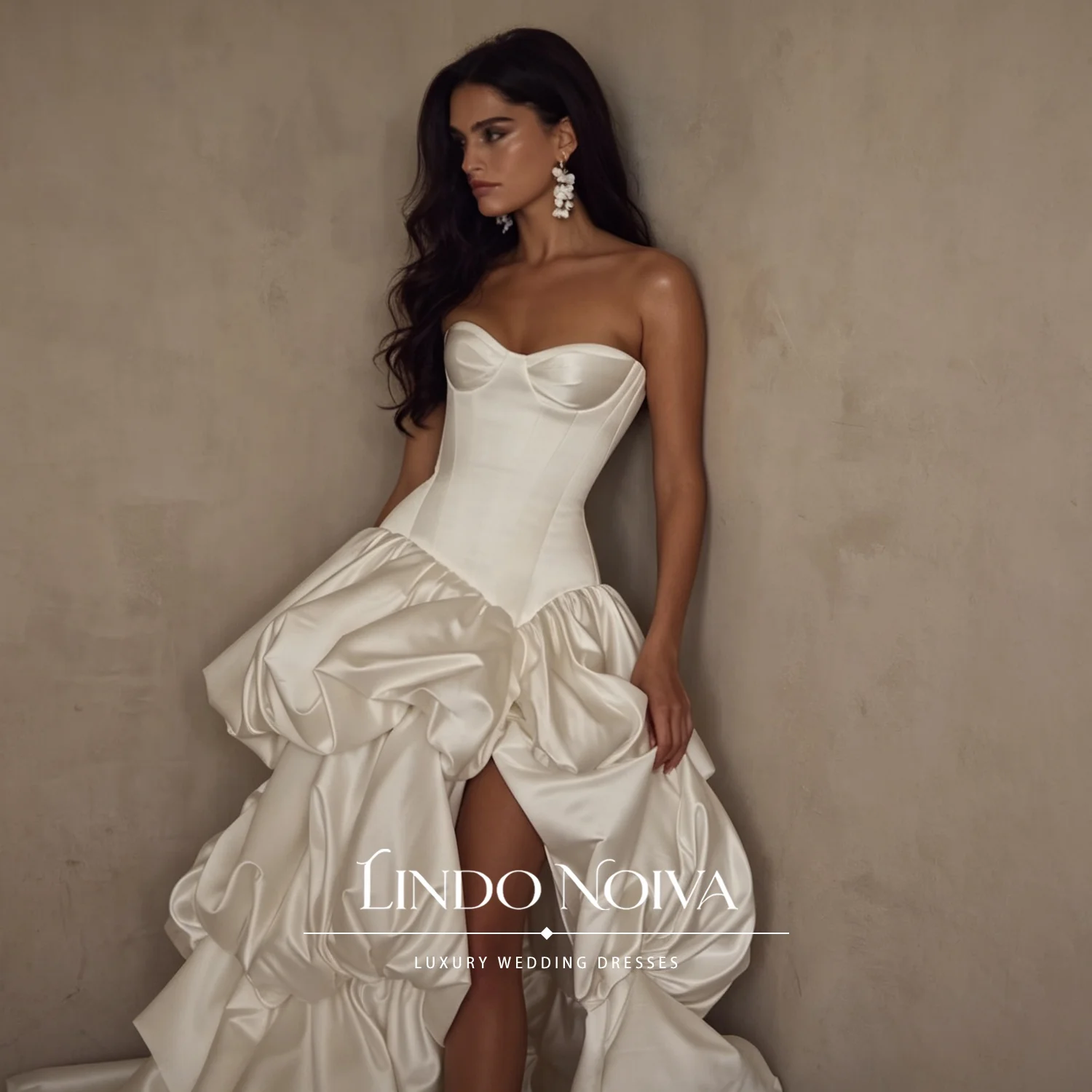 LINDO NOIVA Couture Sweetheart Strapless Satin Corset Ruffle Wedding Dress Vestidos De Novia Slit Train for Chapel Back Zipper