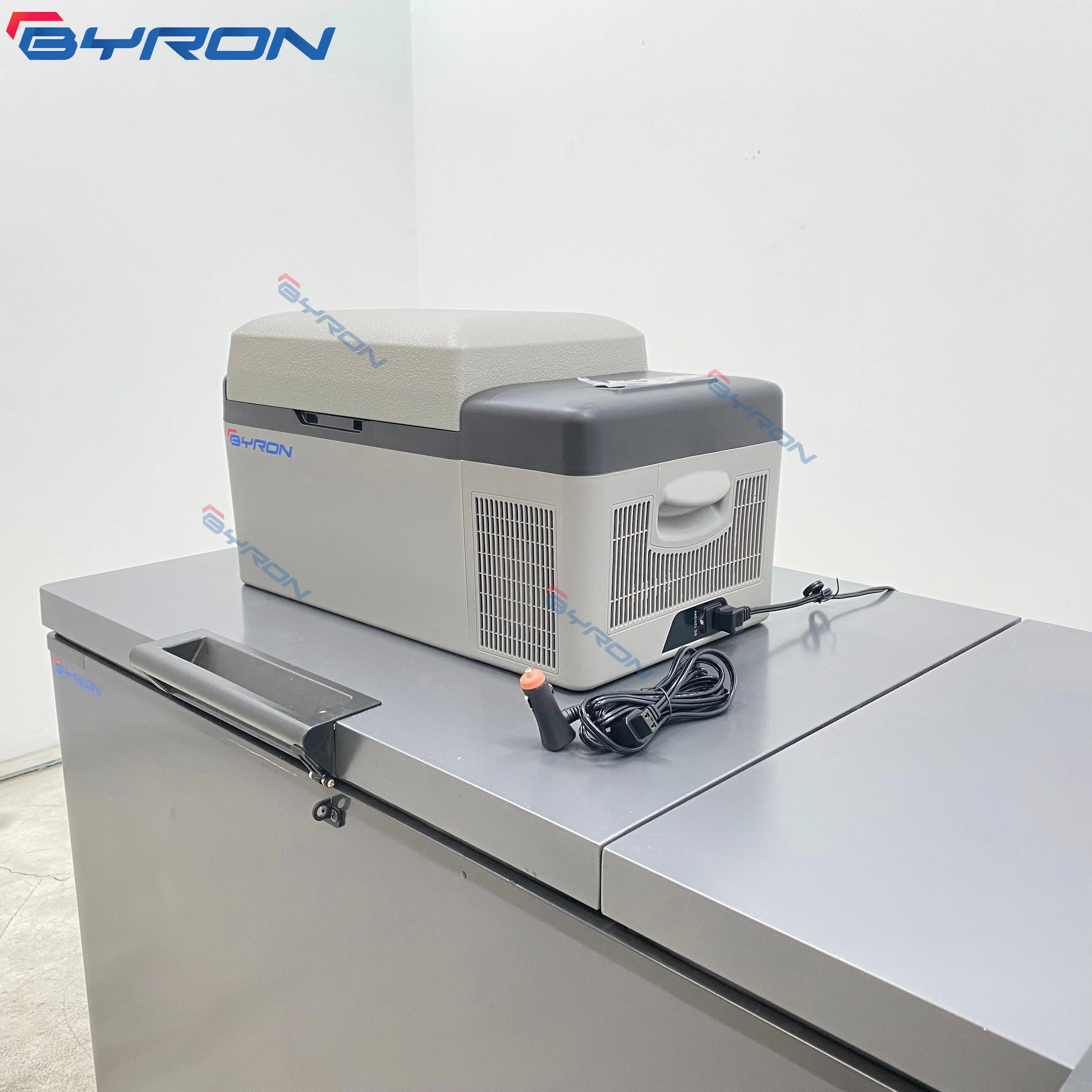 

Мини-холодильник для автомобиля 20 л, 12В/24В, портативный компрессорный автохолодильник для активного отдыха