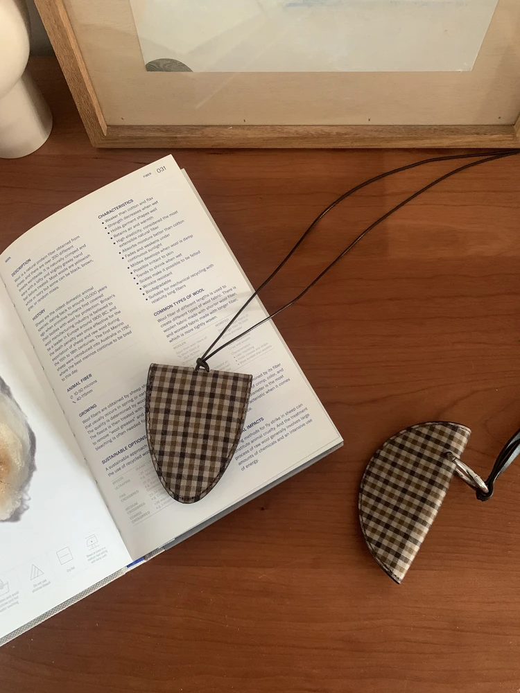 secondmoon-plaid-patchwork-leather-multi-purpose-neck-hanging-eyeglass-clip-keychain-real-leather-pendant-bag-accessories