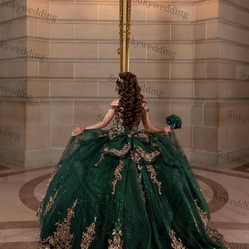 Vestidos De Quinceañera De princesa verde esmeralda, lentejuelas doradas, apliques De encaje, corsé sin hombros, dulces 16 Vestidos De 15 Años