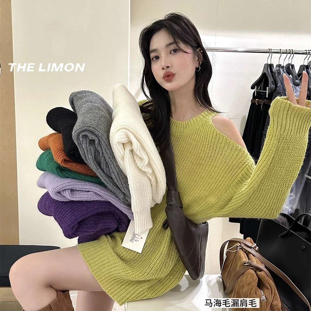 Korean contrasting color one-shoulder short-sleeved T-shirt for women 2025 summer new irregular knitted top