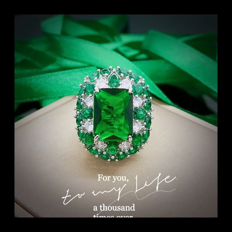 

Luxury on The Run Forest Princess Square Diamond Simulation Emerald Group Set Green Nano Treasure Living Ring Female