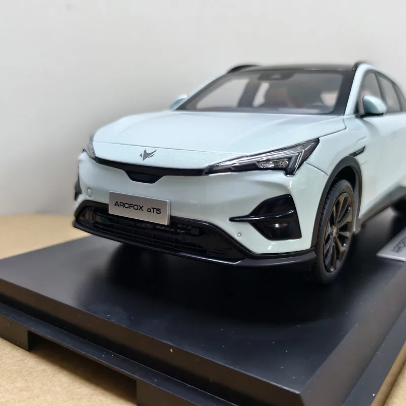 

Масштабная модель автомобиля BAIC Arcfox αT5 1:18, имитация внедорожника на новой энергии, коллекционная декоративная модель, подарок для автолюбителей