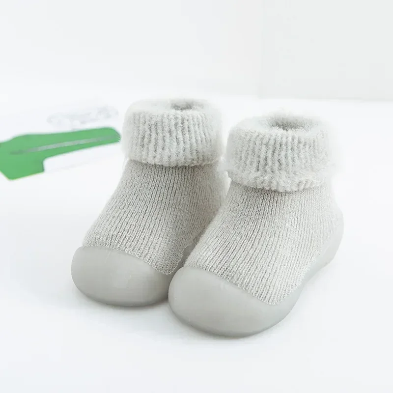 Winter verdickte Babys chuhe Baby Indoor rutsch feste Socken und Schuhe mit weichen Sohlen verdickten warme High-Top-Kleinkinds chuhe