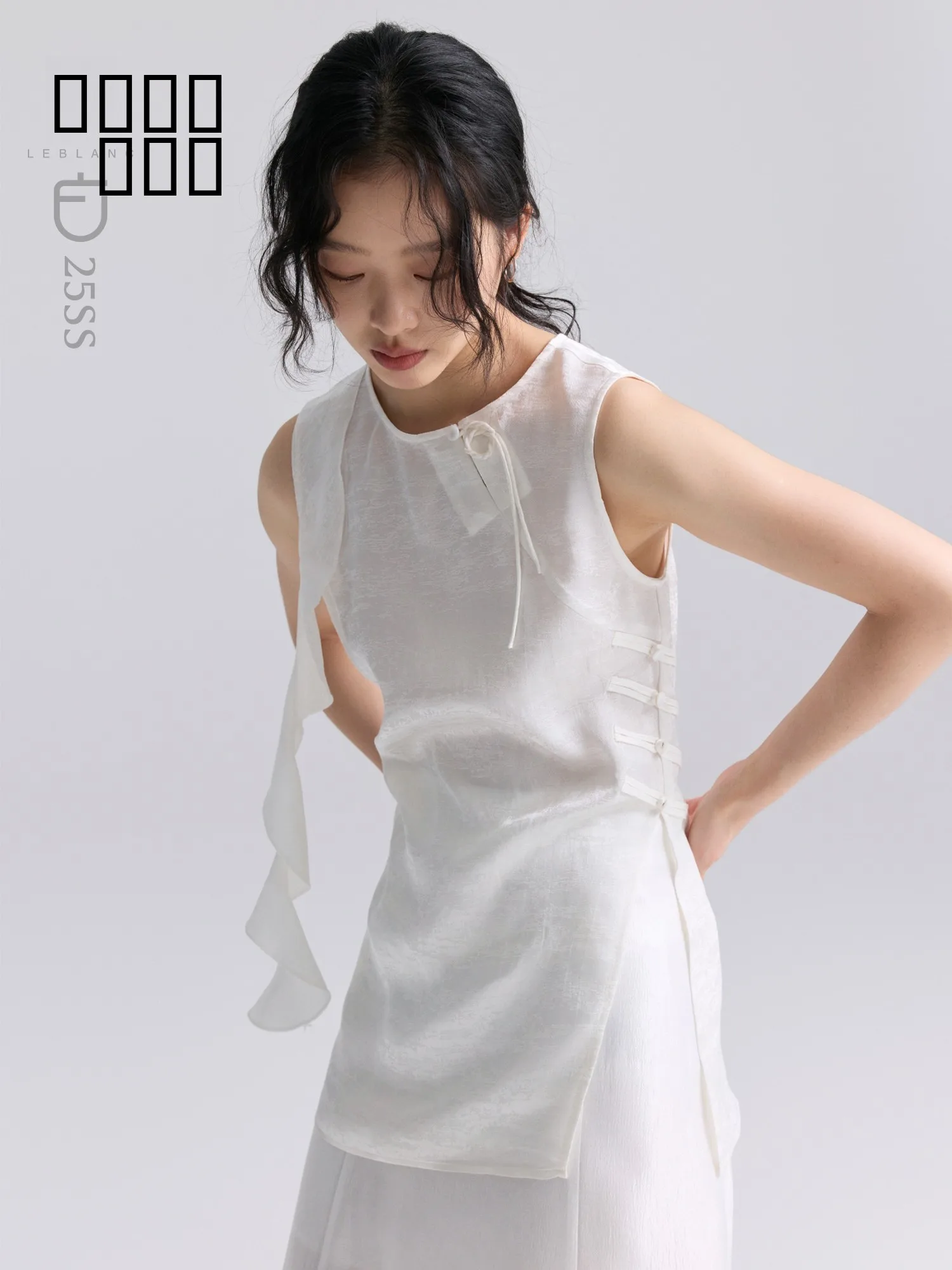 

New Chinese Sle Svel Silk Smooth round Ne Vest Women's Faionable Comfortable Lightweight Vest for Commuting