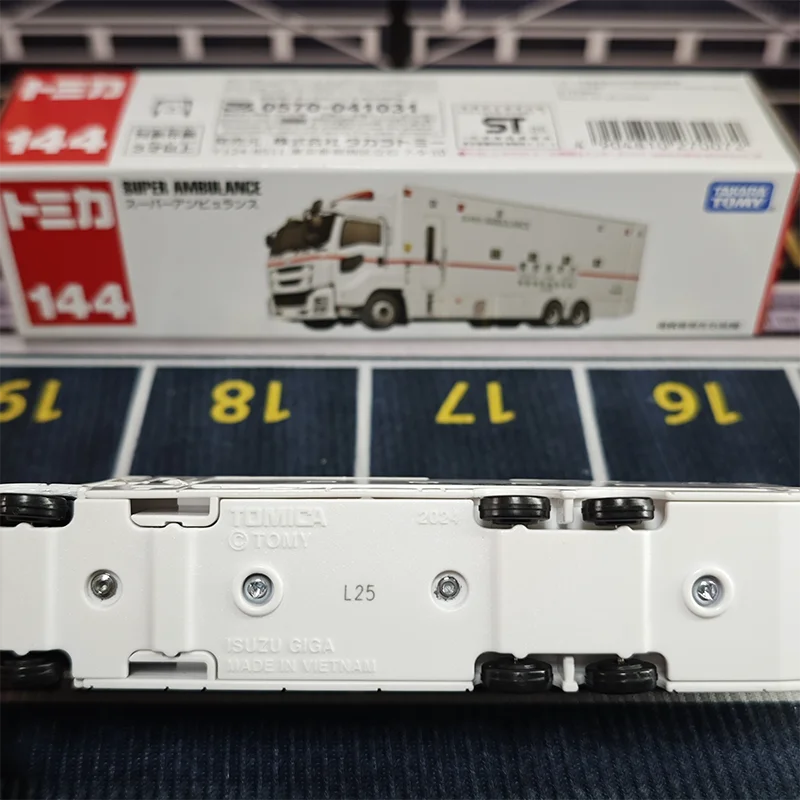 Takara Tomy Long Tomica No.144 Super Ambulance Diecast Model, Alloy Emergency Car Toy, Kids Collectible Play Vehicle for Gift