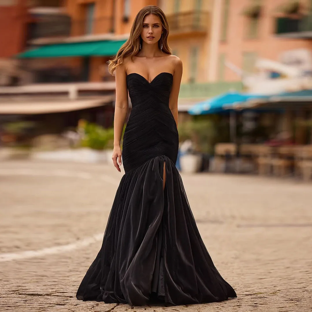Elegant Black Velve…