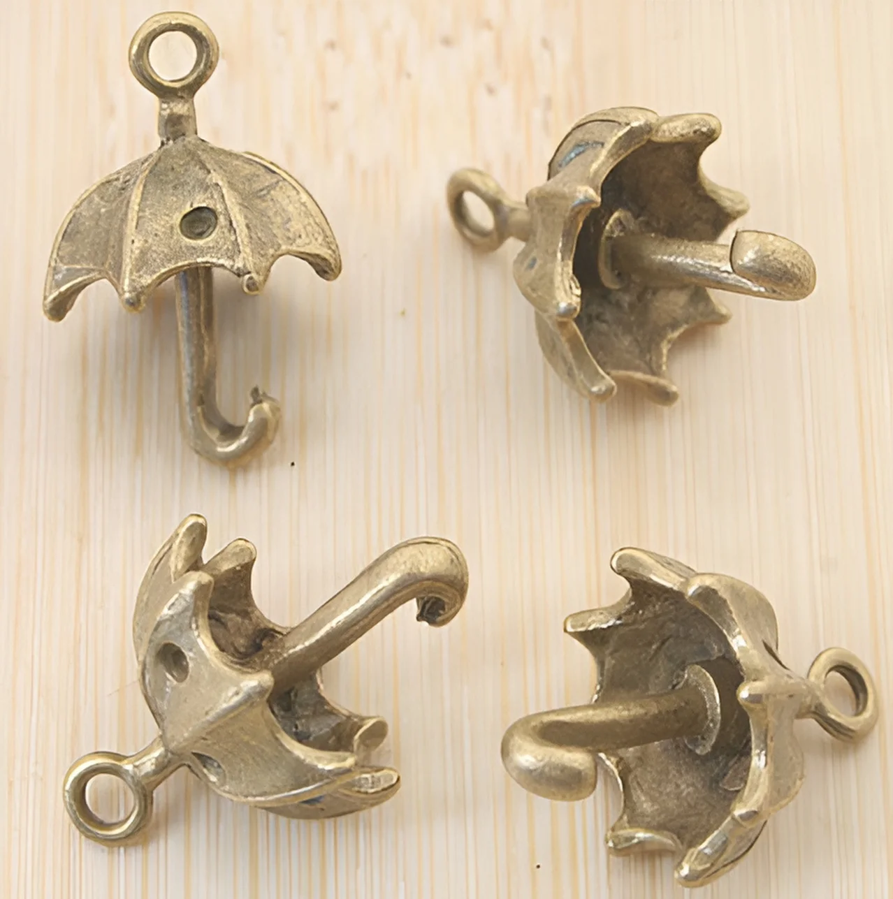 

20pcs 19x13mm,hole:1.7mm antiqued bronze Alloy matel umbrella pendants HWG904